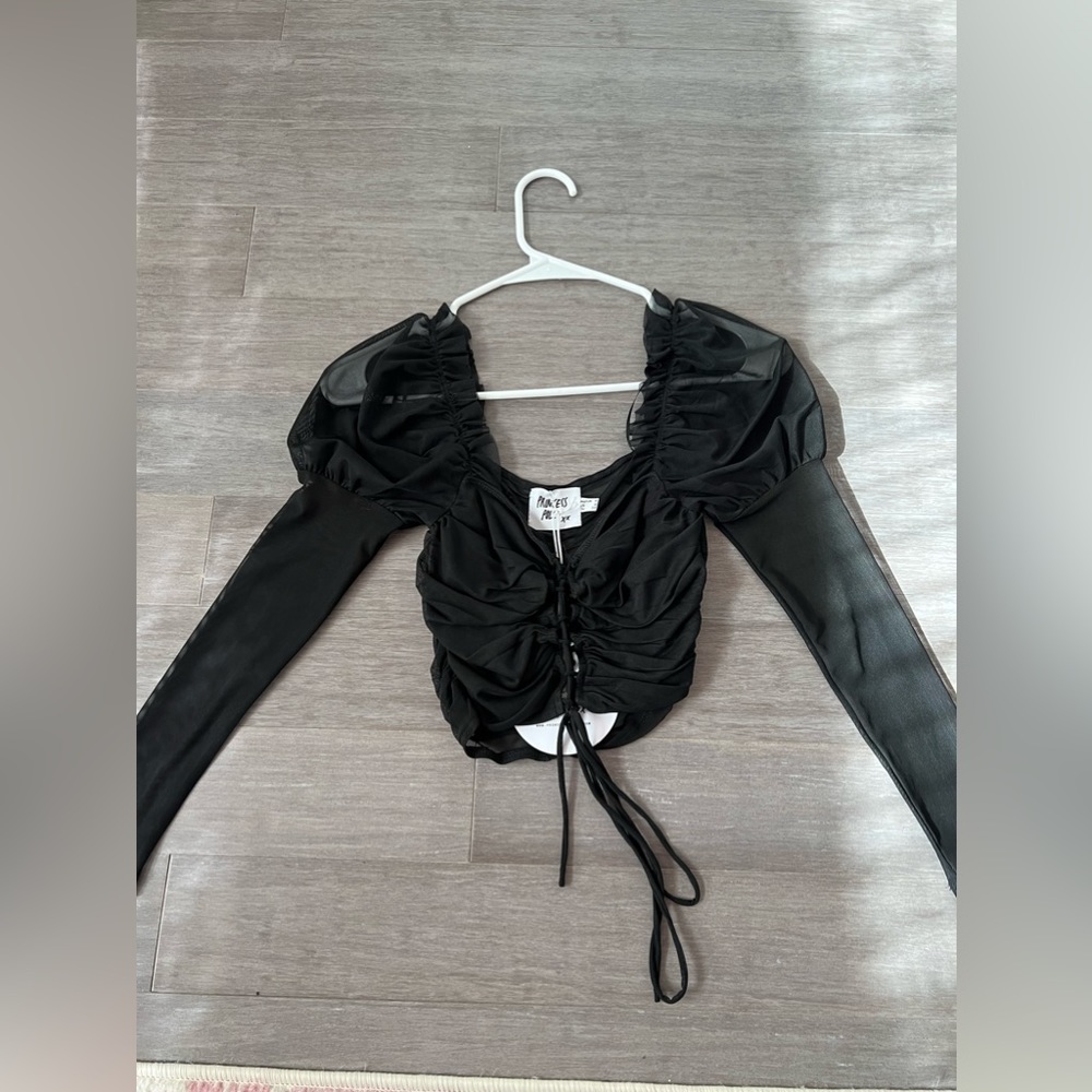 Princess Polly. Black. Scrunch front top. Size 0. NEW! NWT